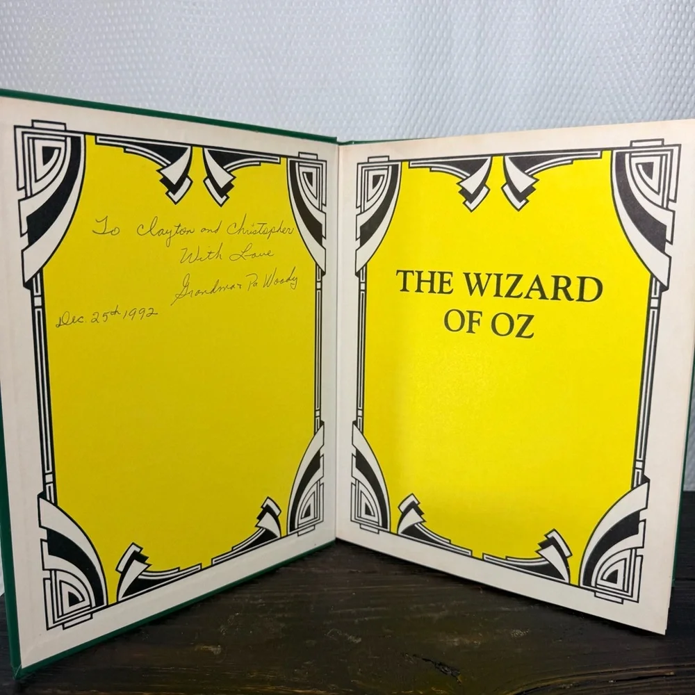 The Wizard of Oz Illustrated Hardcover - Green & Yellow Cover - Picture 5 of 6